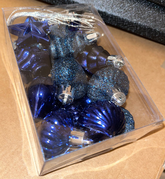 20 Piece Mixed Elegant Christmas Tree Baubles Set - Decorative Ornaments In Assorted Shapes, Sizes & Finishes