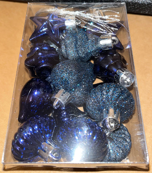20 Piece Mixed Elegant Christmas Tree Baubles Set - Decorative Ornaments In Assorted Shapes, Sizes & Finishes